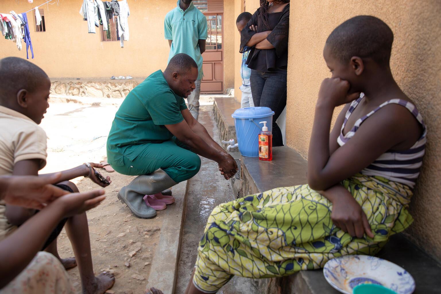 Ebola: Who Strengthens Preparedness Across 22 Countries